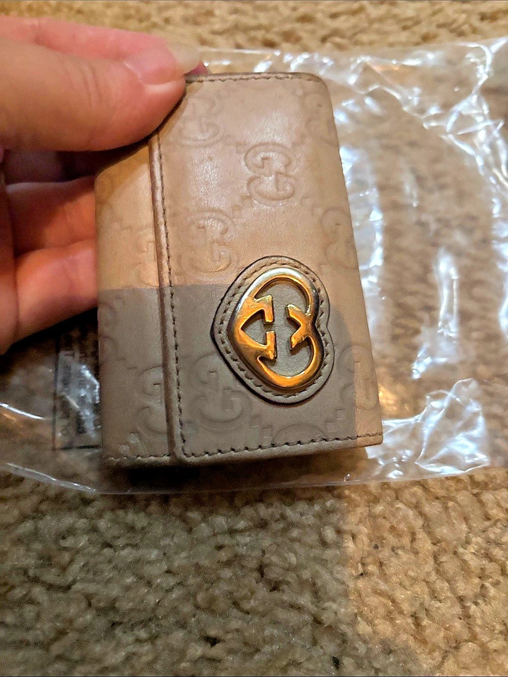 AUTHENTIC Gucci Guccissima Heart 6-Key Holder - Picture 4 of 10